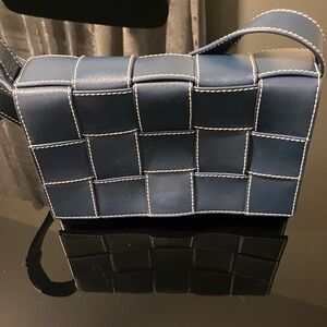 Stylish Blue Woven Leather Men's Bag